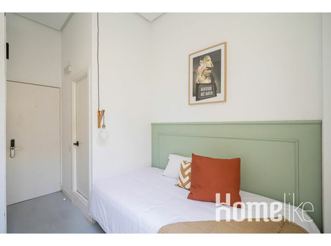 ZOMER Gerenoveerde kamer met eigen badkamer in het hart van… - Woning delen
