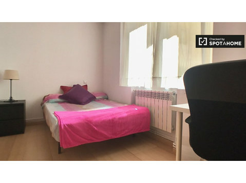 3-bedroom apartment with balcony for rent in Guindalera - الإيجار