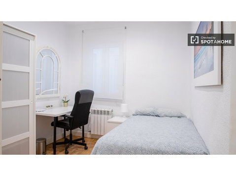 Appartamento condiviso con 7 camere da letto a Moncloa - In Affitto