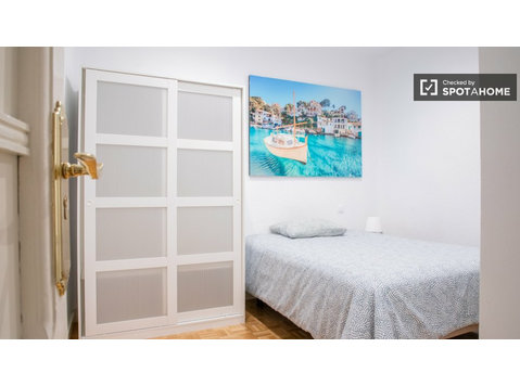 Apartamento compartilhado de 7 quartos em Moncloa - Aluguel