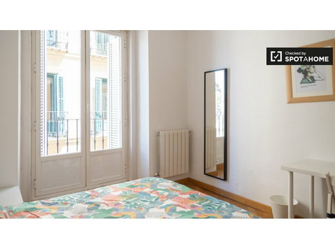 Alojamento em apartamento de 7 quartos em Lavapiés, Madrid - Aluguel