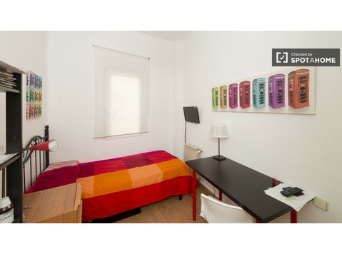 Accomodation in shared apartment in Latina, Madrid - For Rent