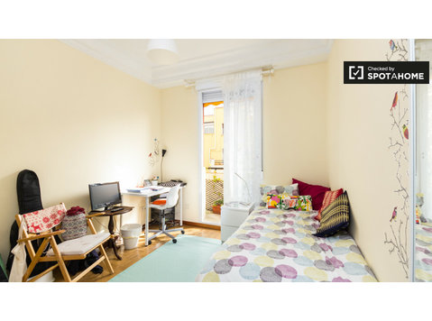 Ample room in 3-bedroom apartment in Retiro, Madrid - الإيجار