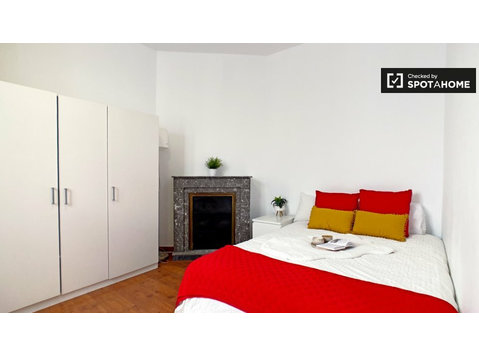 Quarto autêntico em apartamento de 8 quartos em La Latina,… - Aluguel