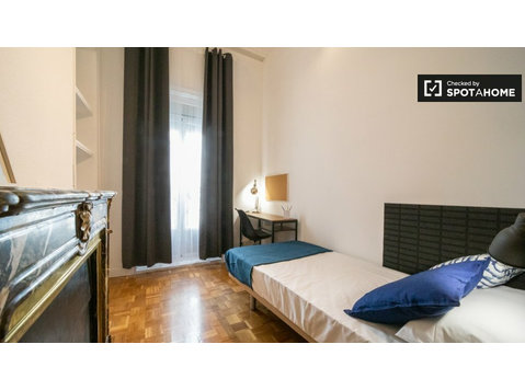 Preciosa habitación en piso de 11 dormitorios en Malasaña,… - Alquiler