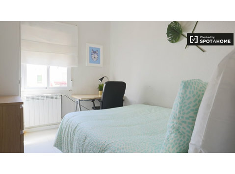 Bedroom  for rent in Chamartín, Madrid - Cho thuê