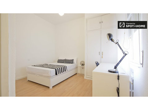 Quarto em apartamento de 10 quartos em Moncloa, Madrid - Aluguel