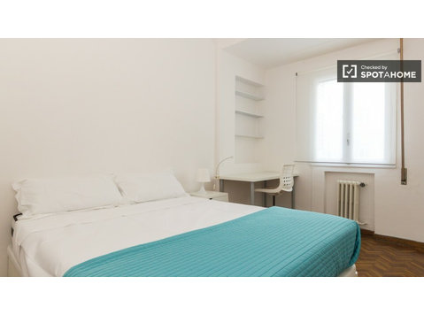 Big room in shared apartment in Nueva España, Madrid - Na prenájom