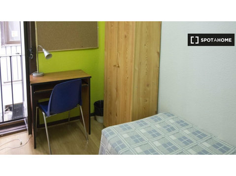 Bright room for rent in Madrid Centro - เพื่อให้เช่า