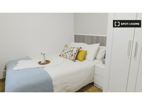 Charming room for rent in Delicias, Madrid - Te Huur