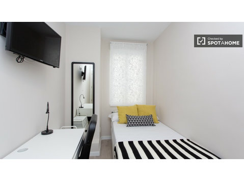 Komfortowy pokój w apartamencie z 7 sypialniami w Malasaña… - Do wynajęcia