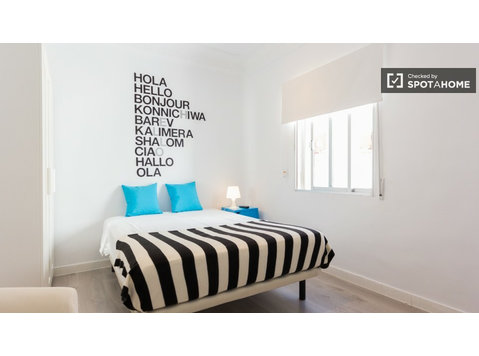 Camera confortevole in appartamento condiviso, Cuatro… - In Affitto