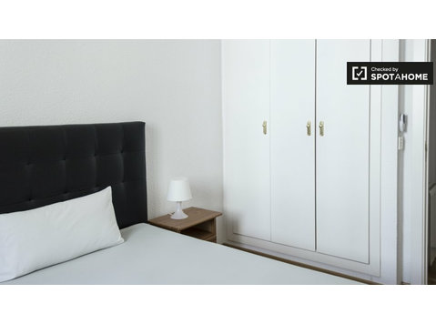 Chamberí, Madrid ortak dairede rahat oda - Kiralık