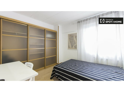 Kompaktes Zimmer in 8-Zimmer-Wohnung in Prosperidad, Madrid - Zu Vermieten