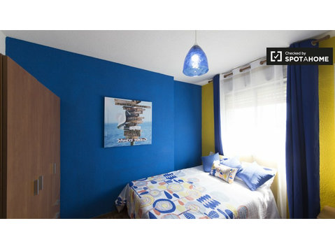 Cosy room for rent, 5-bedroom apartment, Alcalá de Henares - K pronájmu