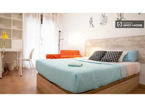 Kiralık rahat oda, 5 yatak odalı daire, Carabanchel, Madrid - Kiralık