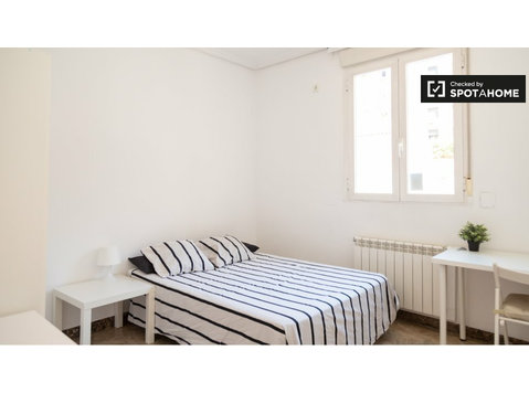 Cozy room for rent in Argüelles, Madrid - Za iznajmljivanje