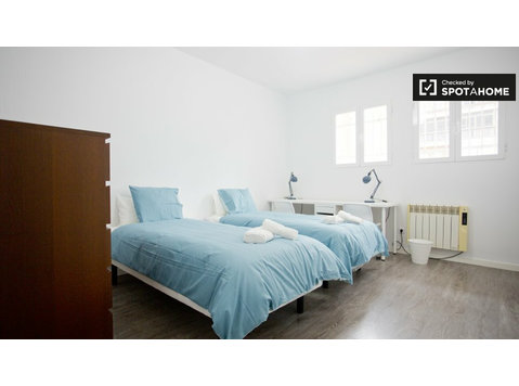 Cozy room in 4-bedroom apartment Puente de Vallecas, Madrid - Аренда