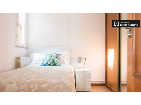 Cozy  room in 4-bedroom apartment in Usera, Madrid - 出租