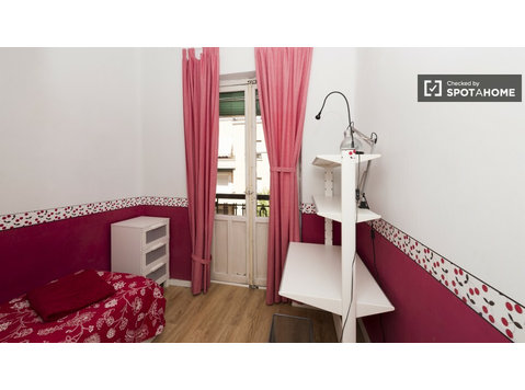 Quarto acolhedor em apartamento compartilhado em Argüelles,… - Aluguel