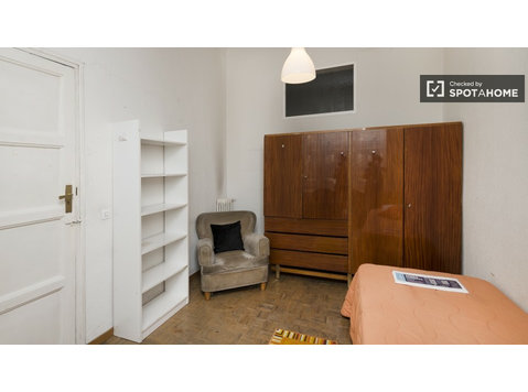 Chambre confortable dans un appartement partagé à Malasaña,… - À louer