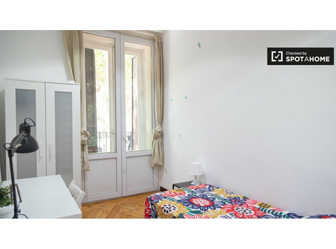 Simpatica stanza in affitto ad Argüelles, Madrid - In Affitto
