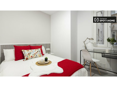 Doppelzimmer zu vermieten, 8-Zimmer-Wohnung, Atocha, Madrid - Zu Vermieten