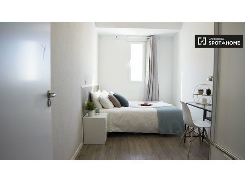 Kiralık çift kişilik oda, 8 yatak odalı daire, Delicias,… - Kiralık