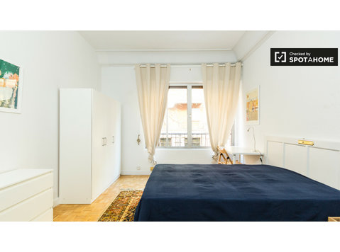 Elegante camera in appartamento condiviso a Malasaña, Madrid - In Affitto