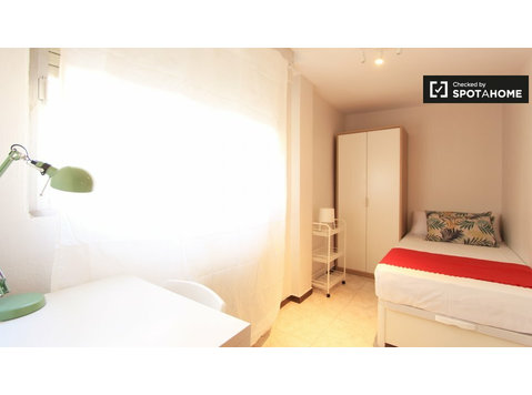Camera dotata di 6 camere da letto a Guindalera, Madrid - In Affitto