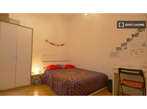 Quarto equipado em apartamento de 9 quartos em Sol, Madrid - Aluguel