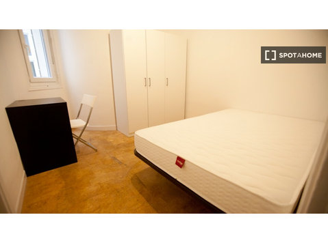 Equipped room in shared apartment in Palacio, Madrid - برای اجاره