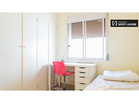 Habitación exterior en apartamento de 5 dormitorios,… - Alquiler
