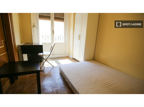 Außenraum in einer Wohngemeinschaft in Latina, Madrid - Zu Vermieten