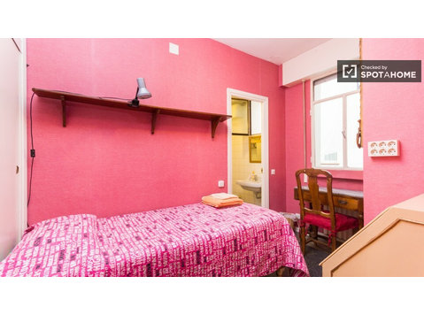 Encuentre una habitación en un apartamento de 4 dormitorios… - Alquiler