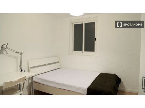 Funktionelles Zimmer in einer 12-Zimmer-Wohnung in Sol,… - Zu Vermieten