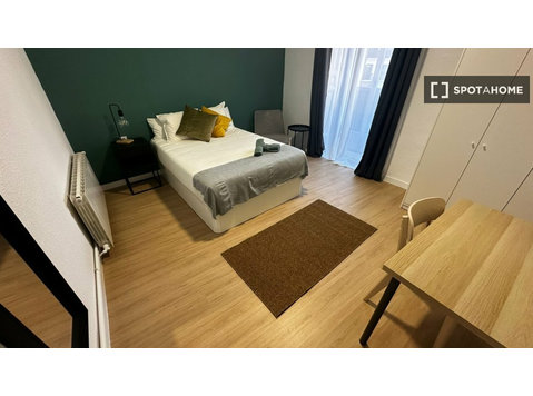 Chambre double meublée sur la Plaza Tirso de Molina - À louer