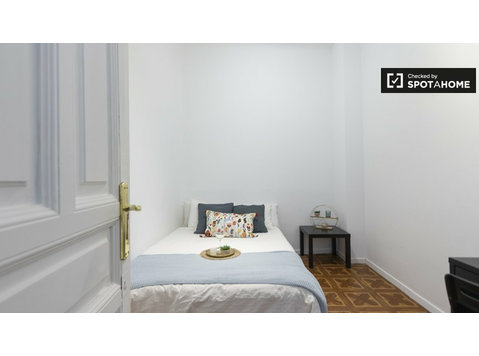 Camera ammobiliata in 1 appartamento a Puerta del Sol,… - In Affitto