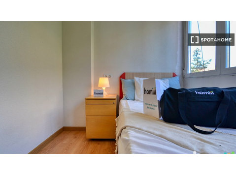 Quarto mobiliado em apartamento de 4 quartos em Getafe,… - Aluguel