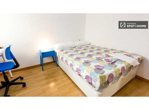 5 yatak odalı daire Rios Rosas, Madrid'de mobilyalı oda - Kiralık