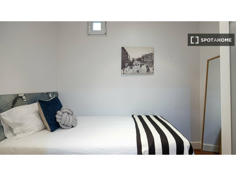 Furnished room in 6-bedroom apartment in Centro, Madrid - الإيجار