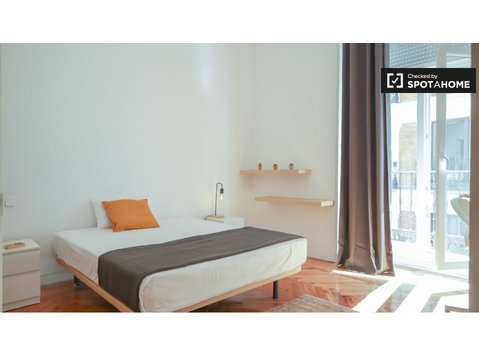 Centro, Madrid'de 7 yatak odalı dairede mobilyalı oda - Kiralık