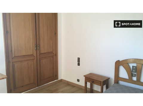 Chambre meublée dans un appartement de 7 chambres à coucher… - À louer