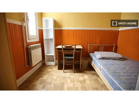 Umeblowany pokój we wspólnym mieszkaniu w Latina, Madryt - Do wynajęcia