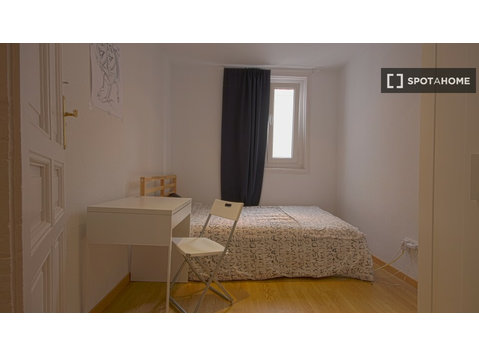 Möbliertes Zimmer in einer Wohngemeinschaft im Stadtzentrum… - Zu Vermieten
