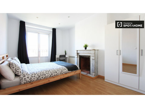 Furnished room in shared apartment in Madrid City Center - เพื่อให้เช่า