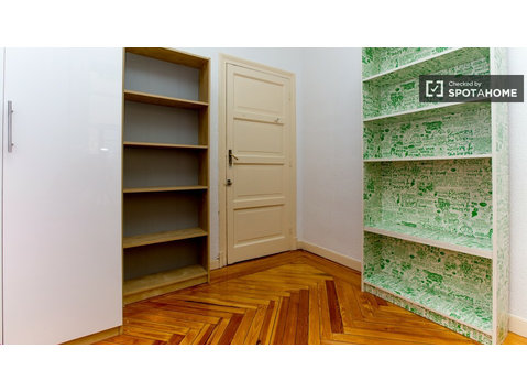 Möbliertes Zimmer in einer Wohngemeinschaft in Puerta del… - Zu Vermieten