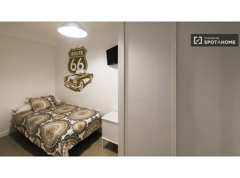Umeblowany pokój we wspólnym mieszkaniu w Puerta del Sol w… - Do wynajęcia