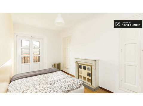 Habitación amueblada en piso compartido en Puerta del Sol,… - Alquiler