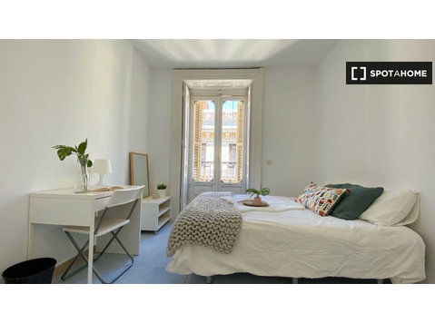 Möbliertes Zimmer in einer Wohngemeinschaft in Puerta del… - Zu Vermieten